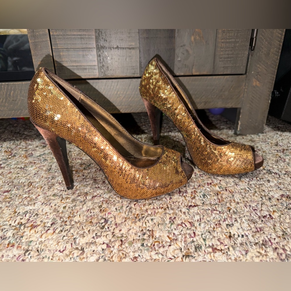 Chinese Laundry Gold Sequin‎ Peep-Toe Heels, stiletto heels size 8.5 wedding
